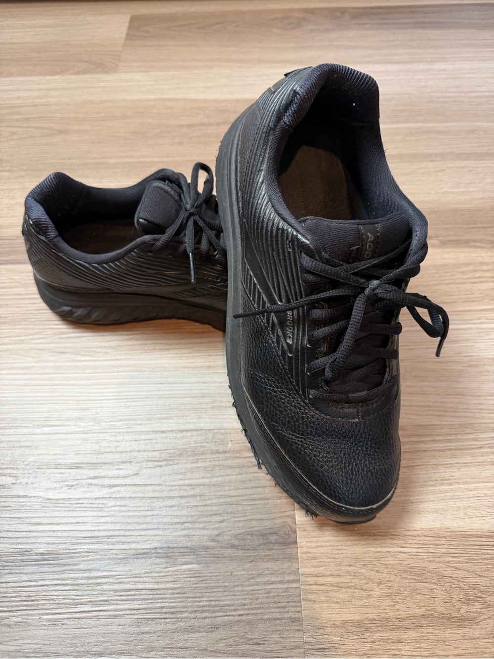 Men's size 10.5 Brooks Addiction Walker shoe